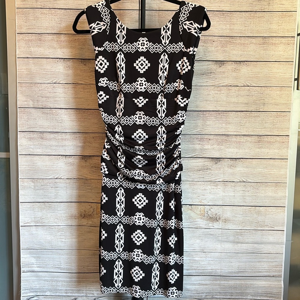 Small geometric pattern bodycon dress